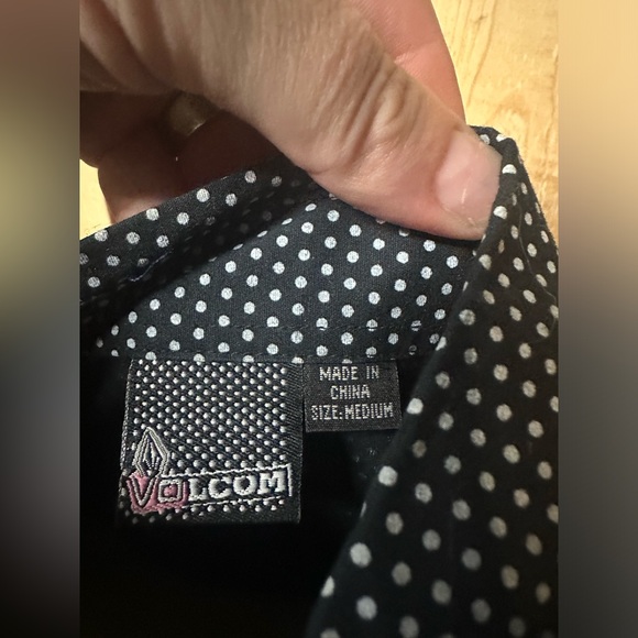 Volcom puff sleeve rockabilly Y2K polka dot button front top SZM - Picture 3 of 6